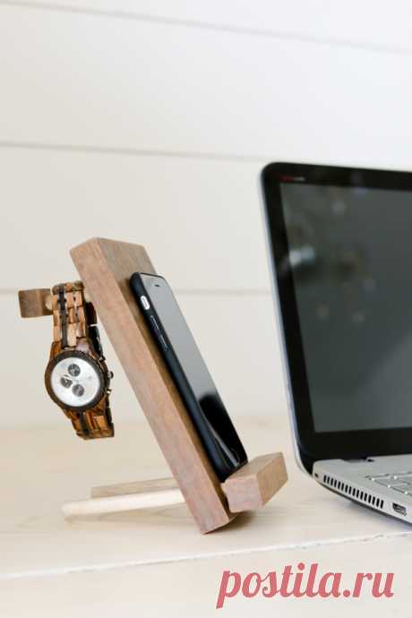 DIY Cell Phone Stand and Accessory Holder - Tidbits Impress your man by surprising him with this stunningly simple DIY Cell Phone Stand and Accessory Holder. Or send him here to make one for himself!