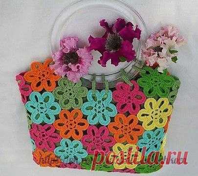 Яркая сумочка из мотивов