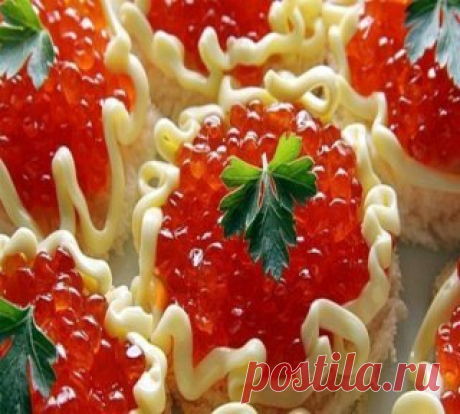 🌺 ТОП - 6 самых красивых и вкусных закусок 
1.Сырная закуска на чипсах
Ингредиенты:
● 100 г сыра
● 300 г помидоров
● Зелень по вкусу
● 2 зубчика чеснока
● Майонез
● Картофельные чипсы (широкие)
● Маслины и оливки (для украшения)
Приготовление:
1. Помидоры мелко нарезать. Если помидоры очень сочные, сок слить.
2. Зелень мелко нарезать.
3. Сыр натереть на мелкой терке.
4. Смешать сыр, помидоры, зелень.
5. Добавить выдавленный через чеснокодавку чеснок.
6. Добавить майонез, перемешать.
7. Пол