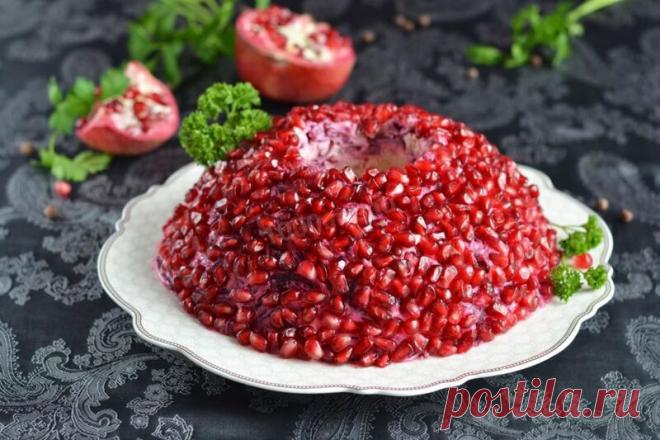 Салат Гранатовый браслет с курицей Салат Гранатовый браслет с курицей классический украсит любой стол, станет главным блюдом на нем - настолько он красиво смотрится.