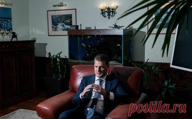 Алексей Чекунков о «замещении бизнесменов» и патриотическом социализме. Альтернативой «неприжившемуся» бизнесу для развития Дальнего Востока и Арктики должен стать «союз служителей и созидателей, оплаченный более смелым использованием госдолга», считает глава Минвостокразвития Алексей Чекунков. Мы живем при «патриотическом социализме», а двигателями экономики могут стать созидатели, которых мотивирует гордость, а не только прибыль, пишет он в статье для РБК