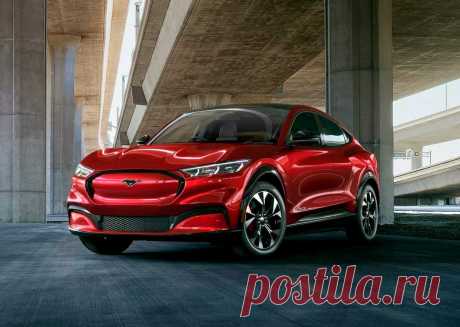 Электрический Ford Mustang Mach-E: салон, комплектация