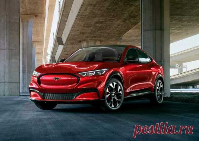 Электрический Ford Mustang Mach-E: салон, комплектация