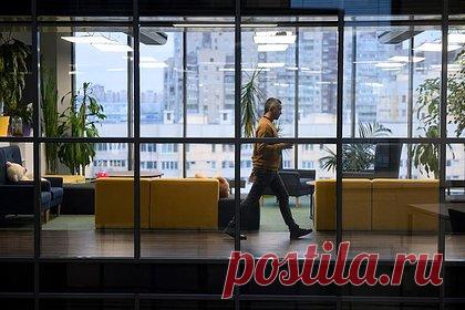 В России спрогнозировали всплеск числа вакансий. Уже осенью в России ожидается рекордный рост числа вакансий на рынке труда, спрогнозировал руководитель департамента аналитики сервиса по поиску работы и персонала «Зарплата.ру» Юрий Михеев. На начало года и осени традиционно приходится всплеск активности работодателей, однако ситуация в этом году не типичная.