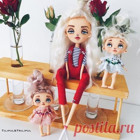 Три девицы под окном 😊...... Всем привет 💗 отличных выходных . Куколка продана , брелочек в розовом резерв, в мятном свободен : размер около 11см . Волосики натуральные(козочка) причёска не меняется , бантик из натуральной шелковой ленты , платье 100% хлопок , окрашено вручную , декорировано бисером. Наполнение морской песок и холофайбер. Стоимость 4500+ почта❗️продан❗️ #брелокручнойработы #брелоки #брелок #куклакупить #куклаизткани #кукларучнойрботы #текстильнаякукла #и...