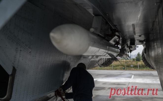 Минобороны сообщило об уничтожении командного пункта ВСУ в ДНР. Авиация южной группировки российских войск поразила командный пункт 81-й аэромобильной бригады украинских военных в районе Северска (ДНР), заявил «РИА Новости» начальник пресс-центра группировки «Юг» Вадим Астафьев.