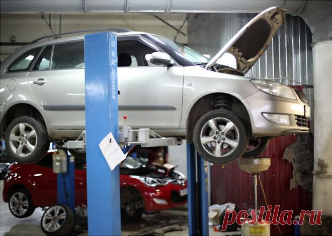 Народный лайфхак: Как уберечься от обмана в автосервисе и вернуть 10% стоимости ремонта В интернете без труда можно найти истории про самые распространенные способы обмана автолюбителей в автосервисах: тут и накрутка стоимости, и вписывание в наряд-заказ ненужных работ, и замена исправных запчастей, равно как и замена неисправных на бывшие в употреблении, но по расценкам новых. Возникает резонный вопрос — как обычному автовладельцу с этим бороться?