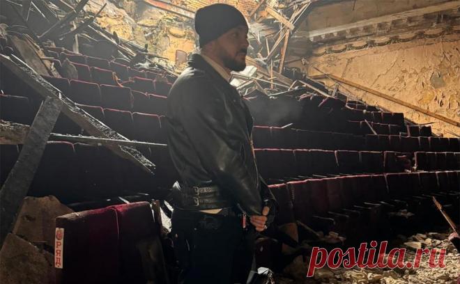 Киркоров опубликовал фото из разрушенного концертного зала в ДНР. Народный артист России Филипп Киркоров после поездки в ДНР опубликовал фото из концертного зала «Шахтер» в Горловке.