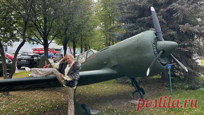 Юрист раскрыл, считается ли осквернением памятника шпагат Волочковой. В поступке балерины Анастасии Волочковой, которая забросила ногу на макет военного самолета времен Великой Отечественной войны, нет ничего противозаконного. Об этом в беседе с телеканалом "360" заявил адвокат кандидат юридических ...