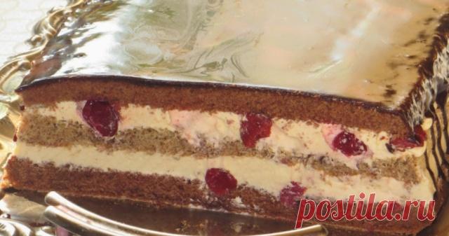 Шоколадно-горіховий пляцок з вишнею