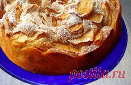 Открытый яблочный пирог с творогом