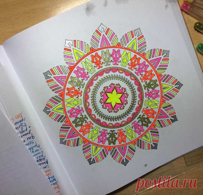 Катерина в Instagram: «#мандала #рисунки #творчество #интересы #люблю #гелевыеручки #arts #mandala 🙌🏻🙌🏻🙌🏻 #coloring #раскраски #антистресс #раскраскиантистресс #уходибабайка_яхорошая #stopstress 👌🏻👌🏻👌🏻»