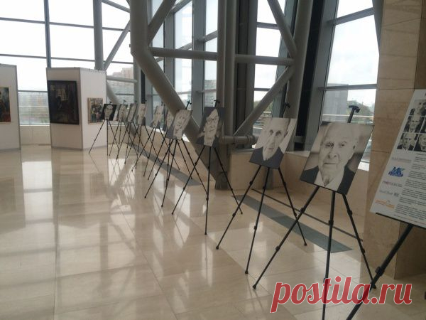 Выставка портретов ветеранов работает в Приморском театре оперы и балета