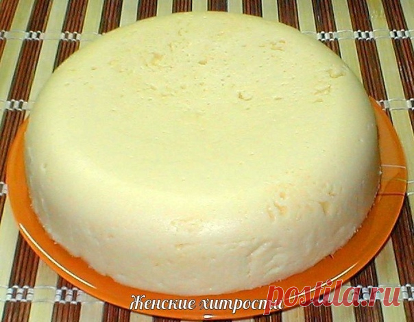 Сулугуни домашнего приготовления. Самый вкусный сыр, теперь готовлю его сама

Ингредиенты:

- 1 л. молока
- 200 мл. сметаны
- 3 яйца
- 1 ст. л. соли

Приготовление:

Молоко закипятить и добавить соль.
Сметану смешать с яйцами.
Выливаем сметанную смесь в молоко и аккуратно не спеша перемешиваем.
Кипятим в течение 3-4 минут.
Выливаем на сито и ставим гнет.
Приятного аппетита! Понравился рецепт? Тогда заходи к нам в гости. У нас много вкусных рецептов!