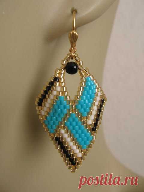 (172) Seed Bead Leaf Earrings - Turquoise - Copyright 2014 Patti Ann McAlister