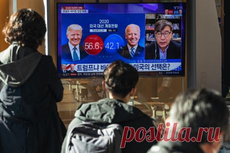 В США оценили шансы Трампа обойти Байдена в случае новых выборов. Опрос общественного мнения в США дал оценку шансам бывшего лидера Дональда Трампа обойти нынешнего президента Джо Байдена в случае проведения новых выборов. По данным исследования, проведенного Колледжем Эмерсон в Бостоне, экс-глава государства выиграл бы голосование с разницей в один процентный пункт, 47 против 46.