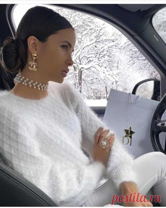 Красивый джемпер спицами НРАВИТСЯ ПОСТ? ДАЙТЕ НАМ ЗНАТЬ! НАПИШИТЕ КОММЕНТАРИЙ, СОХРАНИТЕ ЕГО В ЗАКЛАДКИ! А, МОЖЕТ, ВЯЗАЛИ ПОХОЖЕЕ ИЗДЕЛИЕ? БУДЕМ РАДЫ УЗНАТЬ О ВАШЕМ ОПЫТЕ! РУБРИКА 