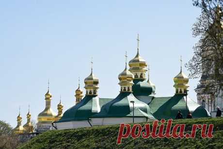 Настоятель Киево-Печерской лавры обвинил власти в гонениях на церковь. Украинские власти начали гонения на церковь, а Успенский собор Киево-Печерской лавры пережил «надругательство», заявил ее настоятель митрополит Павел. Кощунство, по мнению митрополита, произошло во время службы главы раскольнической ПЦУ Епифания в церкви монастыря 7 января 2023 года.
