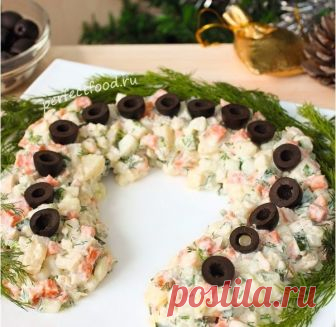 Салат «Подкова»

Картофель — 4 шт;
Морковь — 2 шт;
Огурцы свежие — 300 г;
Шампиньоны консервированные — 1 банка (400 мл.) Вместо консервированных грибов подойдут и отварные, так салат выйдет более лёгким для пищеварения. По желанию количество грибов в салате можно увеличить;
Укроп — 1 пучок;
Зелёный лук — 30-50 г;
Чеснок — 2-3 зубчика.
Маслины или оливки без косточек — 150 г;
Сметана — 1 банка (400 г.);
Соль и перец по вкусу.

1. В большой кастрюле, нагреваем воду до кипен...