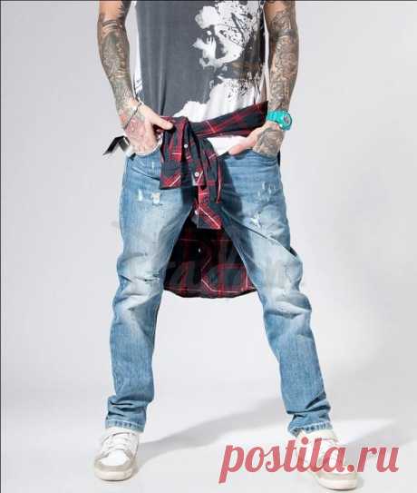 Как выбрать джинсы: шпаргалка для мужчин Полезная инструкция для парней, которым хочется выбрать стильные джинсы. Объясняет все нюансы и мельчайшие подробности! Сегодня в магазинах джинсов глаза разбегаются — skinny, slim, jeggings, boot cut… Вроде простая деталь гардероба, а столько нюансов...