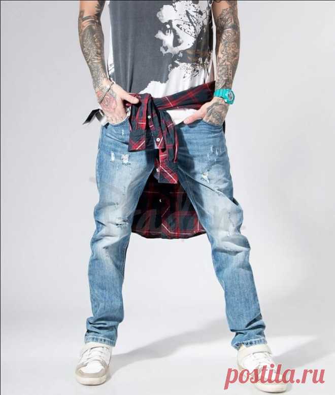 Как выбрать джинсы: шпаргалка для мужчин Полезная инструкция для парней, которым хочется выбрать стильные джинсы. Объясняет все нюансы и мельчайшие подробности! Сегодня в магазинах джинсов глаза разбегаются — skinny, slim, jeggings, boot cut… Вроде простая деталь гардероба, а столько нюансов...