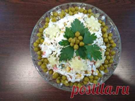 Новогодний салат с крабовыми палочками - Простые рецепты Овкусе.ру
