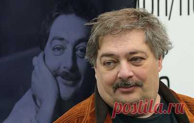 Дмитрия Быкова заочно приговорили к семи годам колонии. Писателю также запретили администрировать страницы в сети на срок четыре года