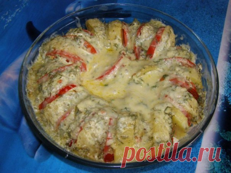 Картофель, запечённый с помидорами в микроволновке