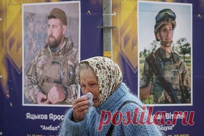 В США предупредили Украину о возможной потере новых городов. Экс-разведчик Вооруженных сил США Скотт Риттер заявил, что Украина рискует потерять еще больше территорий в случае отказа от прекращения боевых действий. По его словам, в случае отказа от переговоров Харьков, Днепропетровск, Николаев и Одесса перейдут под контроль России.