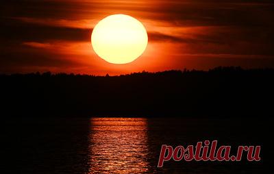 Наблюдения за Солнцем помогли доказать существование сверхредкой ядерной реакции. Сверхлегкие частицы-нейтрино могут вступать в реакции с атомами одного из стабильных изотопов углерода