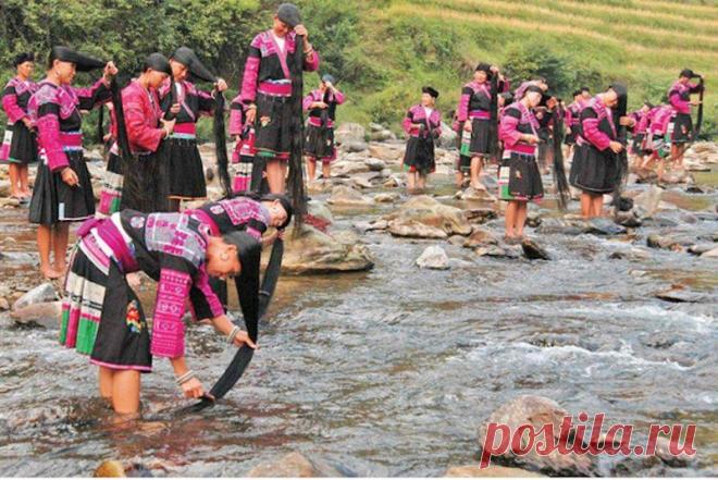 В деревне Huangluo в Китае у всех женщин длинные черные волосы. Даже у самых пожилых. Как им удается сохранять волосы здоровыми до глубокой старости читайте дальше в статье.