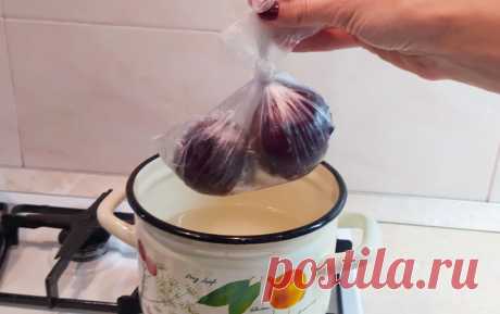 Варю свеклу только таким способом: вкусно и быстро! Без запаха и кастрюля всегда чистая Свекла имеет особенность окрашивать не только руки, но и посуду, в которой она варится. И вот ее отмывать, бывает сложновато. Я использую свой способ, благодаря которому: посуда всегда остается чистой; в процессе готовки на кухне нет характерного для готовящейся свеклы запаха; овощ остается сочным и сладким, ярко красным и вкусным. Всегда выбирайте свеклу среднего размера […]