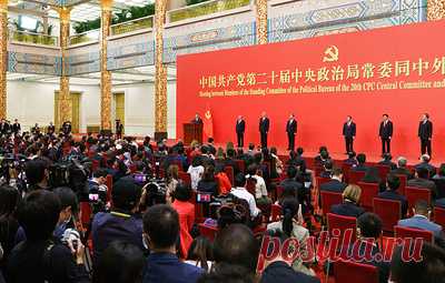 Великолепная семерка. ЦК Компартии Китая обновил Постоянный комитет Политбюро. В частности, по итогам первого пленума ЦК КПК 20-го созыва Ли Си был назначен на должность секретаря Центральной комиссии Коммунистической партии Китая по проверке дисциплины