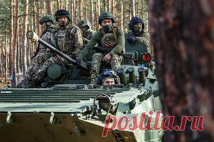 В Госдуму внесли законопроект об уголовном наказании для добровольцев. В Госдуму внесли законопроект о распространении уголовной ответственности за ряд преступлений во время военной службы на добровольцев. В пояснительной записке отмечается, что на данный добровольцы не могут быть привлечены к ответственности за отказ от выполнения боевых задач, утрату военного имущества и сдачу в плен.