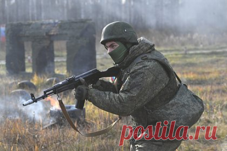 «Калашников» выполнил поставку снаряжения «Стрелок». Компания «Триада-ТКО» выполнила обязательства по поставке 25 тысяч комплектов боевого снаряжения «Стрелок» заказчику, сообщили в концерне «Калашников». В комплект входит бронежилет «Корсет плюс» с дополнительными модулями защиты, рюкзак объемом 30 литров и набор подсумков.