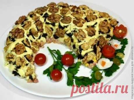 Дорогие мои читатели. ОБЯЗАТЕЛЬНО сохраняйте  СЕБЕ такое СОКРОВИЩЕ эти 10  ВКУСНЕЙШИХ Мясных САЛАТОВ. я СОБИРАЛА на протяжении 3 лет.ВСЕ они ПРОВЕРЕНЫ на Семье.Друзьях и Знакомых. ВСЕМ они ОЧЕНЬ Понравились.
ИНАЧЕ я бы в Группу их не добавляла. Мне не нужно.чтобы в комментариях.о мне Не Хорошо ОТЗЫВАЛИСЬ.
1. Салат "Рог изобилия"
 _____________________________________________________
Ингредиенты
Яйцо куриное — 1 шт
Сыр мягкий — 30 г
Грудка куриная — 50 г
Чернослив — 6 шт
Ор...