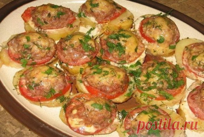 Оригинальный и сытный ужин - Картофель, запеченный с мясом и помидорами