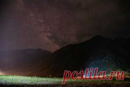 Составлена карта пыли Млечного Пути. Российские специалисты из Московского физико-технического института составили карту пыли Млечного Пути. В ходе исследования ученые наблюдали искажения, которые формируют сверхмассивные черные дыры в ядрах галактик, находящихся на периферии Млечного Пути. Всего исследователи зафиксировали 8,9 тысячи квазаров.