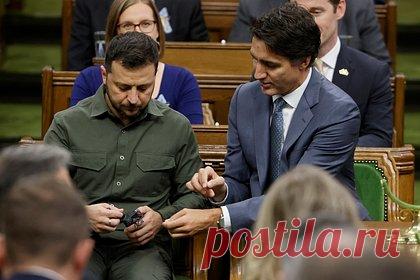 Во Франции призвали к отставке Зеленского из-за чествования нациста. Владимир Зеленский должен уйти в отставку после скандала с эсэсовцем в парламенте Канады. Об этом в соцсети X заявил глава партии «Патриоты» Флориан Филиппо. По его словам, он и премьер министр Канады Джастин Трюдо должны покинуть свои посты из порядочности и уважения к жертвам нацистского варварства.