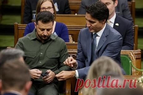 Во Франции призвали к отставке Зеленского из-за чествования нациста. Владимир Зеленский должен уйти в отставку после скандала с эсэсовцем в парламенте Канады. Об этом в соцсети X заявил глава партии «Патриоты» Флориан Филиппо. По его словам, он и премьер министр Канады Джастин Трюдо должны покинуть свои посты из порядочности и уважения к жертвам нацистского варварства.