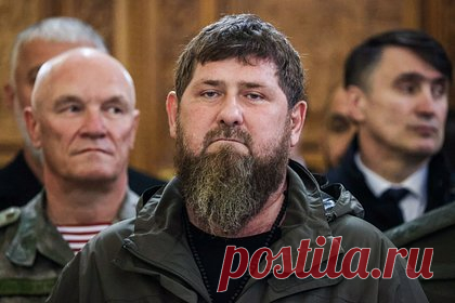 Кадыров показал видео спаррингов сыновей с Чимаевым. Глава Чечни Рамзан Кадыров показал видеоролик спаррингов своих сыновей Ахмата, Эли и Адама с бойцом Абсолютного бойцовского чемпионата (UFC) Хамзатом Чимаевым. По словам Кадырова-старшего, тренировки проходят в интенсивном ключе. «Хамзат помогает ребятам оттачивать навыки боевого искусства», — написал он.