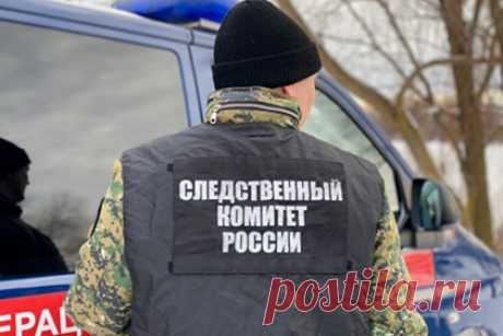 В российском регионе в квартире нашли тела четырех человек. В городе Тейково Ивановской области в квартире дома на Социалистической улице нашли тела четырех человек. Сообщается, что дверь была закрыта изнутри, полиции пришлось вскрывать ее. Начата проверка. В ведомстве добавили, что на телах нет признаков насильственной смерти.