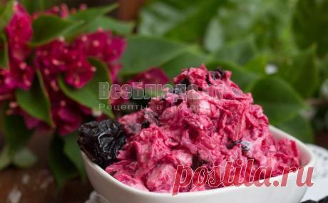 Салат со свеклой, черносливом и курицей - рецепт с фото | Все Блюда