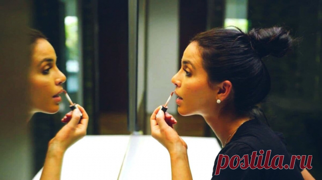 Как вычислить измену женщины 
 Однажды приходишь домой с работы и вдруг осознаешь, что в ваших отношениях что-то изменилось. Твоя женщина охладела к тебе. Странно себя ведет.
 Не спеши думать, что у нее проблемы на работе или она просто устала. Будешь натуральным оленем, если решишь устроить ей сюрприз и побежишь за букетом из 1000 роз ранним утром