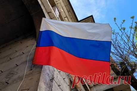 В Роструде напомнили о четырехдневной рабочей неделе. Россиян на следующей неделе ждет четырехдневная рабочая неделя. Об этом напомнили в Роструде, передает ТАСС. Празднование Дня России 12 июня в этом году выпадает на понедельник, в связи с чем трехдневные выходные продлятся с 10 по 12 дня. Рабочая неделя будет длиться со вторника, 13 июня, по пятницу, 16 июня.