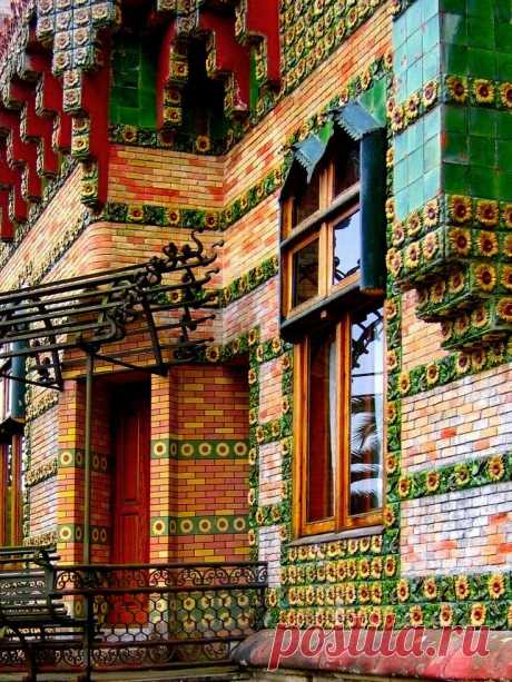 Gaudi в Кантабрии, Испании.