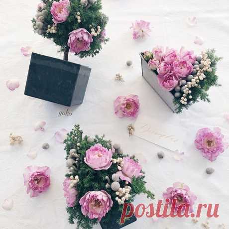 December 14 2019
・
・
・
Happy Saturday everyone🙋🏻‍♀️
・
I will have my workshop next week🌸
You can choose 3 type of arrangements
tree🎄or topiary🌳orcake🍰🙆🏻‍♀️
Which do you like?😄
・
・
・
今日はお知らせです🙋🏻‍♀️✨
・
来週12月18日から24日まで
浦和伊勢丹にて期間限定ショップを
オープンします🎉
・
同時に予約不要のワークショップを
開催します💕
・
当日その場で選べるアレンジメントは
3種類👀🎄🌳🍰✨✨✨
・
クリスマスツリーかトピアリーか
フラワーケーキを私が懇切丁寧に
レッスンしちゃいます🙋🏻‍♀️💕
・
どれも可愛いのでお好きなスタイルを
選んで是非是非ご参加くださいね💕
・
基本的には浦和伊勢丹の営業時間は
連日私もいるつもりですので
浦和伊勢丹でお会いしましょう〜😘
みなさん来週は浦和伊勢丹にGO🏃‍...