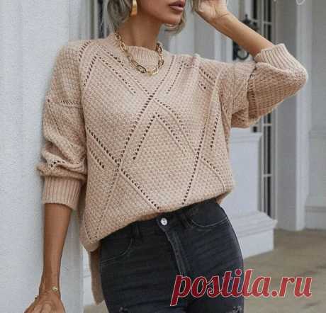 Вязаный пуловер спицами с узором зигзаг