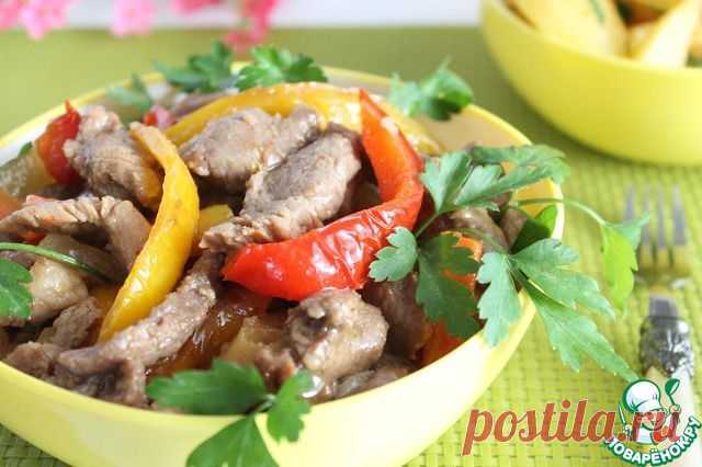 Мясо с овощами и ананасом.