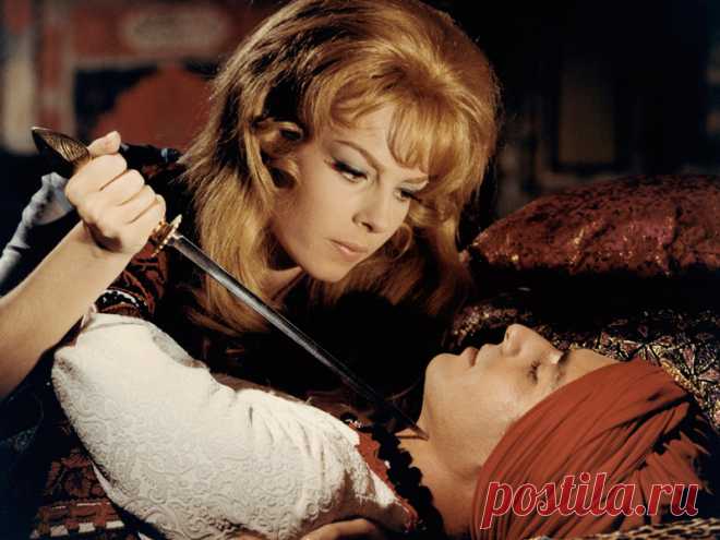 Невероятно красивая женщина, идеал женской красоты и обаяния, смотришь на нее, как на прекрасный цветок и не можешь насмотреться.

Мишель Мерсье по праву входит в десятку самых красивых женщин всех времен и народов. Сколько бы не было прекраснейших девушек в мире, таких как Мишель Мерсье больше не существует. Идеал красоты, несмотря на то, что вкусы меняются, но этот идеал остается на самом высочайшем пьедестале.